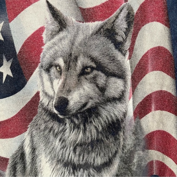Vintage 2001 The Mountain Jeremy Paul Wolf American Flag Blue T-shirt Size 2XL - Picture 6 of 13